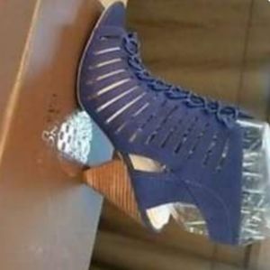 Vince camuto moody blue sandle open toe ankle boot